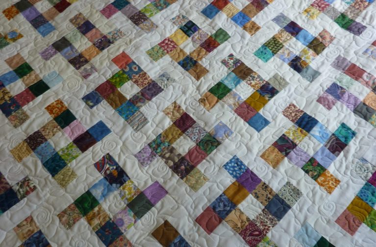Sheila Wilkinson: Flying Square – A Block for a Scrap Quilt